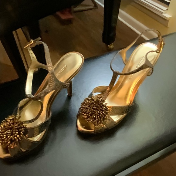 Sandals - Picture 2 of 10